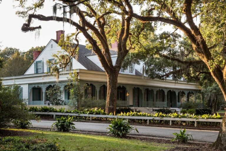 Exterior view at Myrtles Plantation