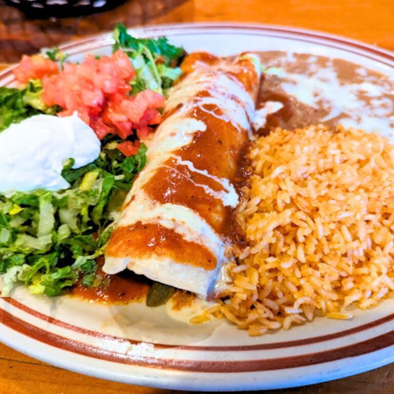 Plate of food from Que Pasa
